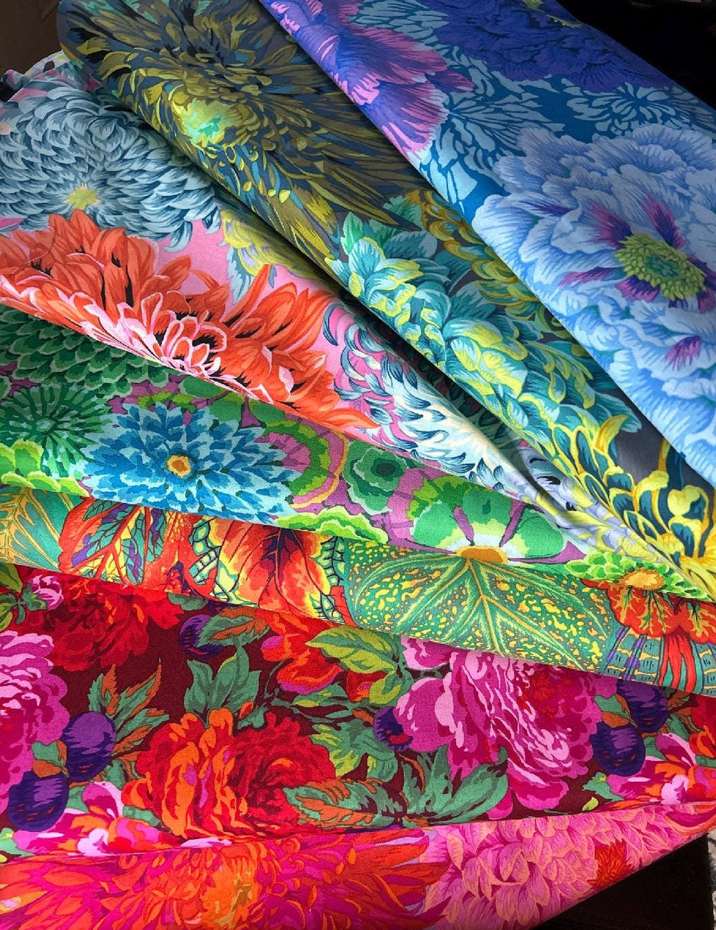 Kaffe Fabric - Quilt Kit Kaffe Fassett "Fassett Queen Flurry" -   Queen Bed Quilt 92 "x 103" - HUGE 100% Quality Cotton Kit