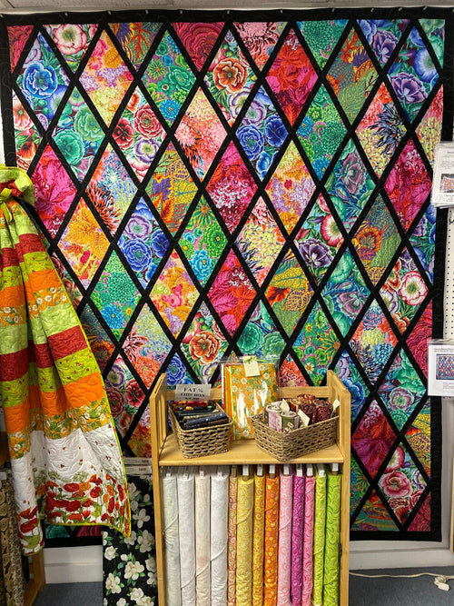 Kaffe Fabric - Quilt Kit Kaffe Fassett "Fassett Queen Flurry" -   Queen Bed Quilt 92 "x 103" - HUGE 100% Quality Cotton Kitl