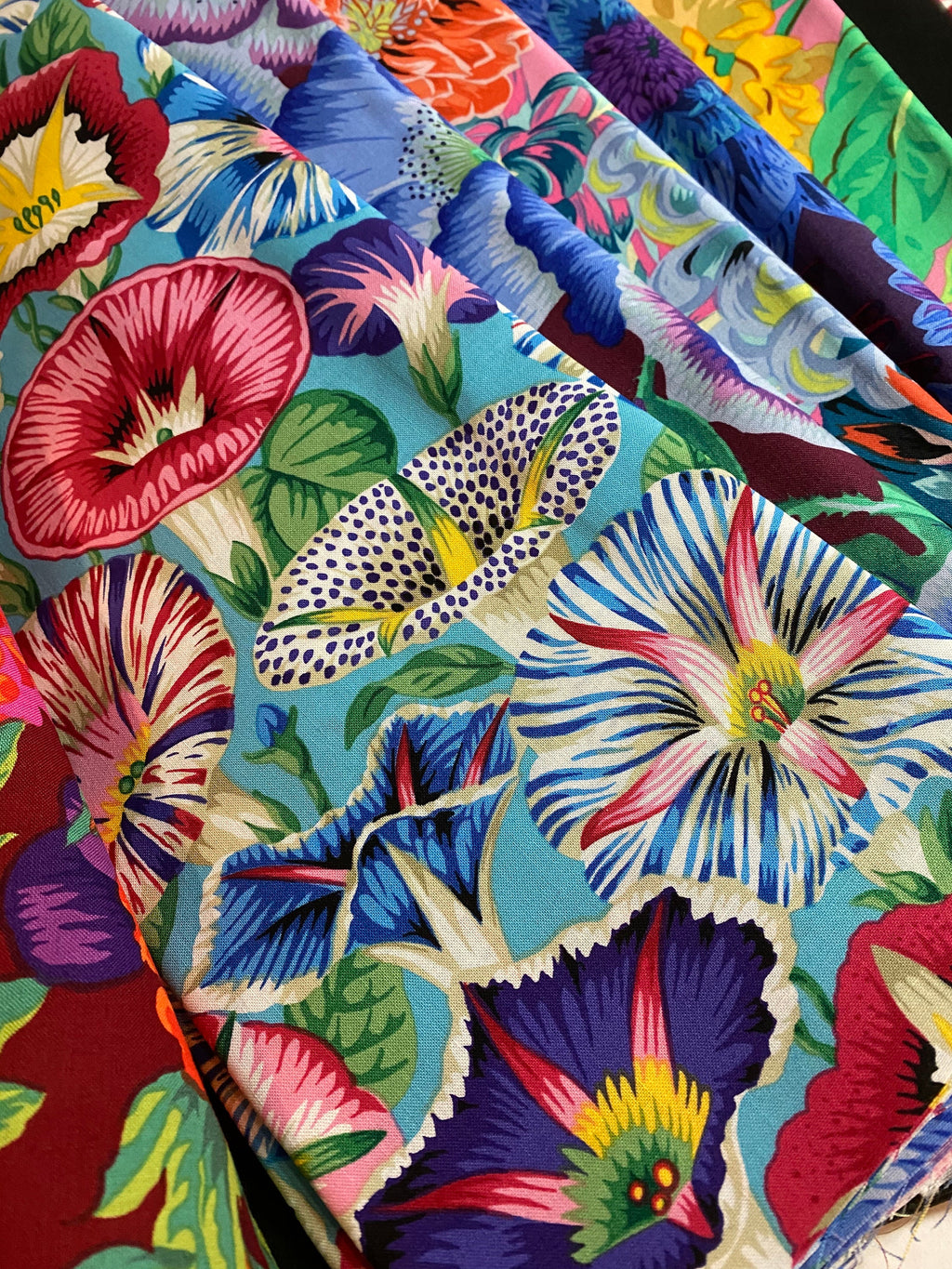 Kaffe Fabric - Quilt Kit Kaffe Fassett "Fassett Queen Flurry" -   Queen Bed Quilt 92 "x 103" - HUGE 100% Quality Cotton Kit