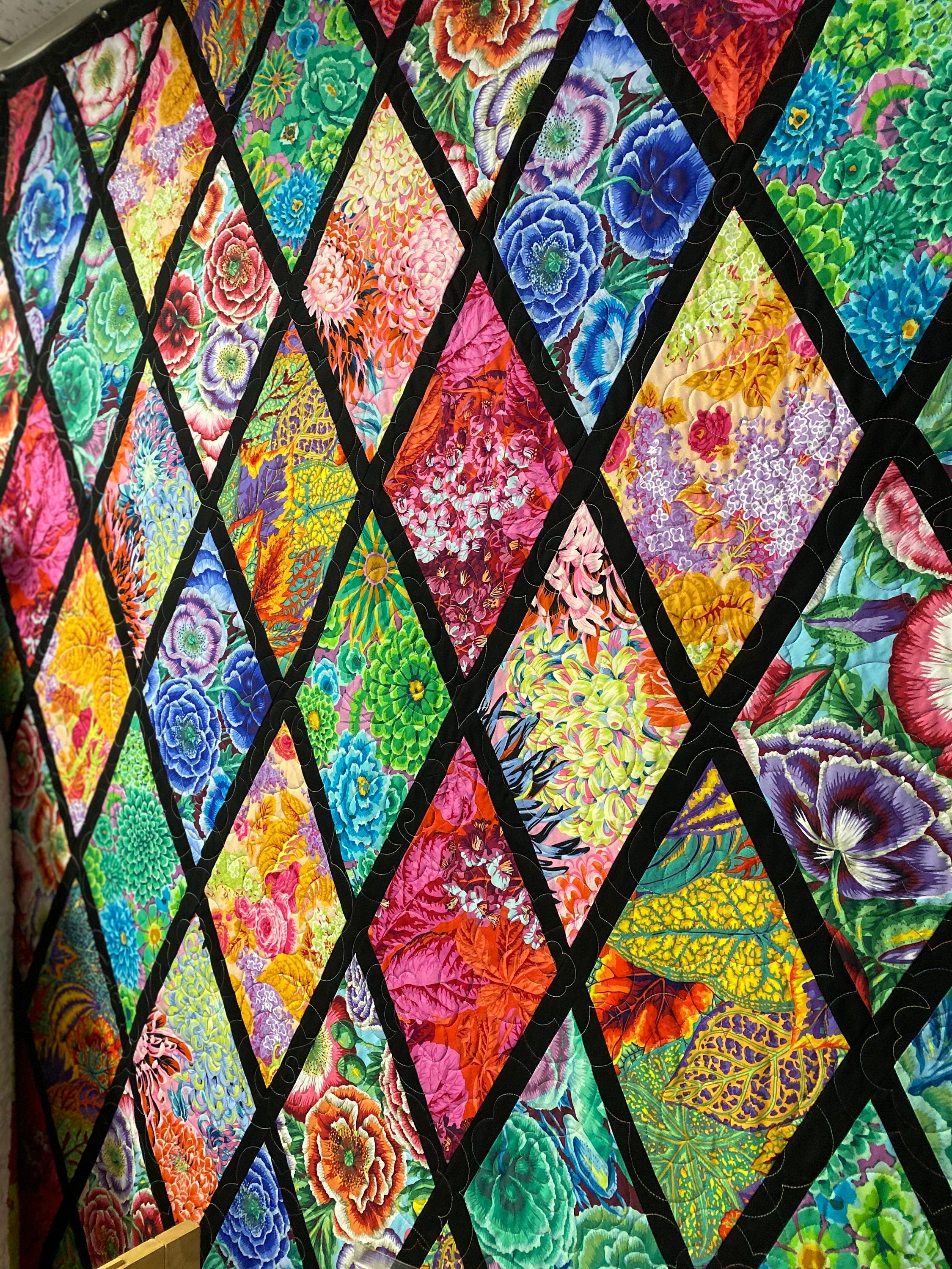 Kaffe Fabric - Quilt Kit Kaffe Fassett "Fassett Queen Flurry" -   Queen Bed Quilt 92 "x 103" - HUGE 100% Quality Cotton Kitl