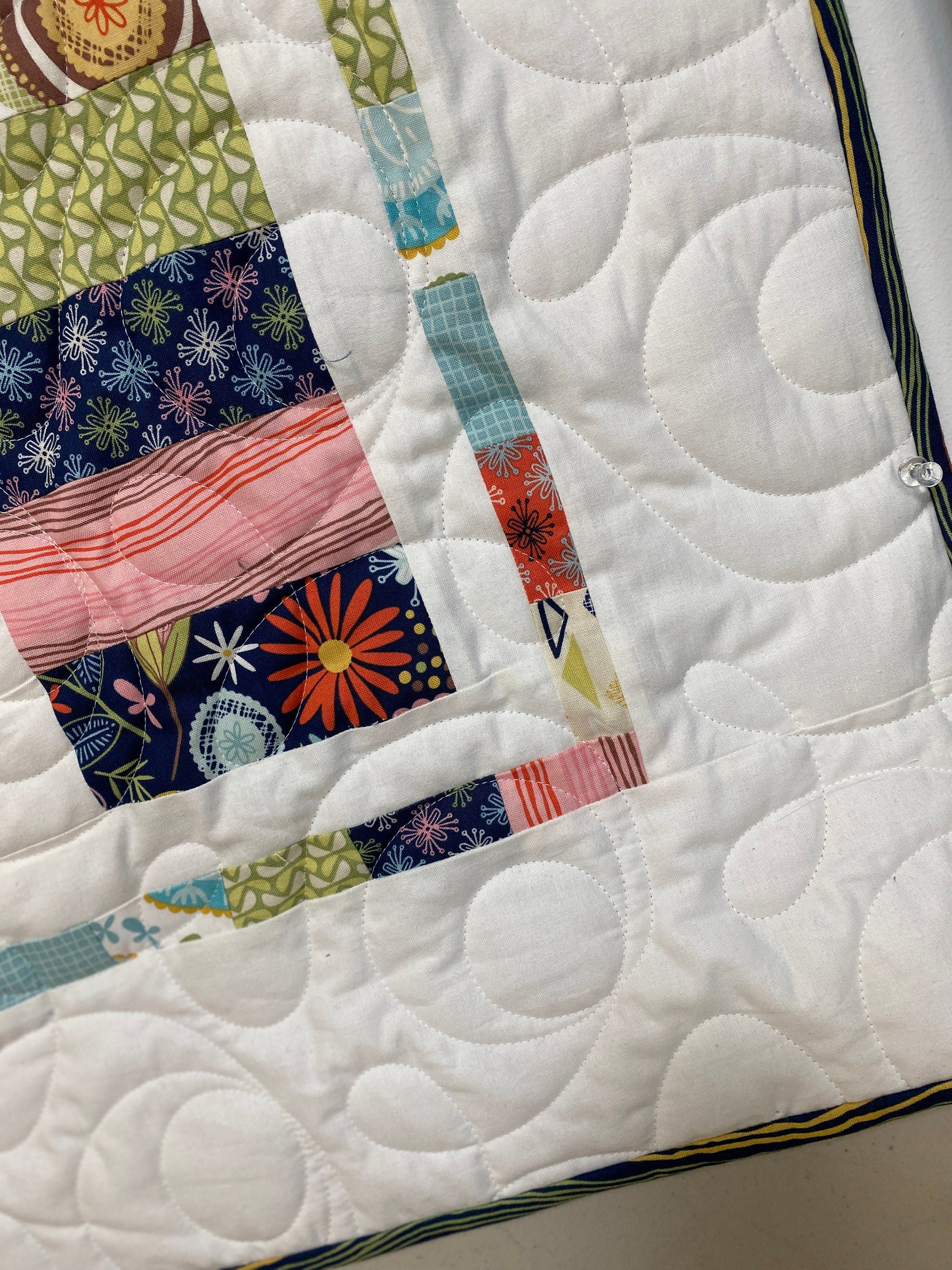 Sew Retro Quilt Kit: Beginner-Friendly, Riley Blake Fabric (61"x73")